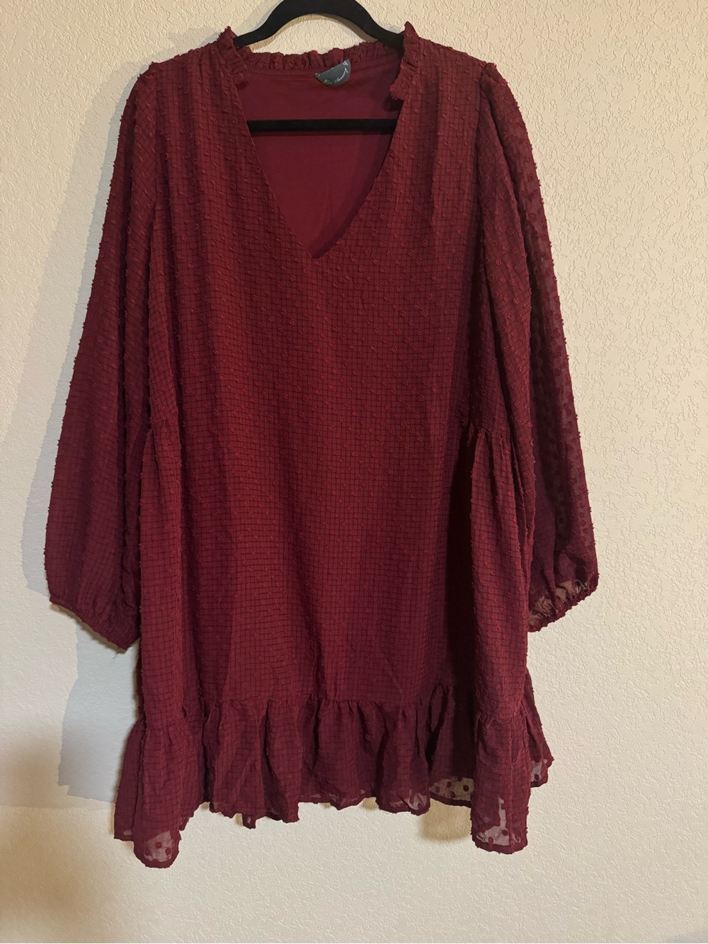 ARULA Burgundy Textured V-Neck Ruffle Hem Tunic